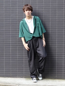 「ワイドテーパードパンツ」｜「アイテム（その他）」を使った、kutir_menさん（メンズ・171cm）の夏コーディネート