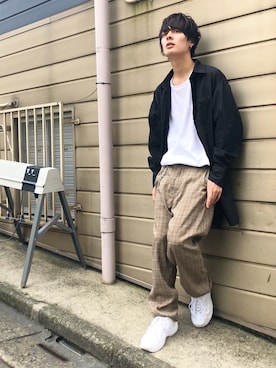 「ワイドテーパードパンツ」｜「アイテム（財布/小物）」を使った、kutir_menさん（メンズ・171cm）の夏コーディネート