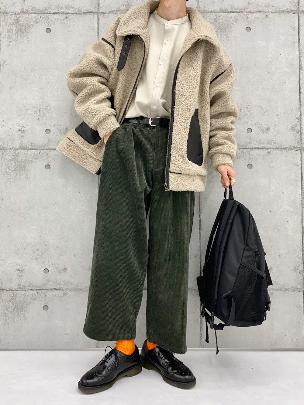 「秋のマイ旬スタイル、クティール、kutir、コーデュロイパンツ、B3、ドクターマーチン、ボアジャケット、ボアブルゾン、プチプラ、プチプラコーデ」｜「kutirのB3ボアジャケット（その他アウター、ベージュ系）」を使った、kutir_menさん（メンズ・173cm）の秋コーディネートの1枚目の写真