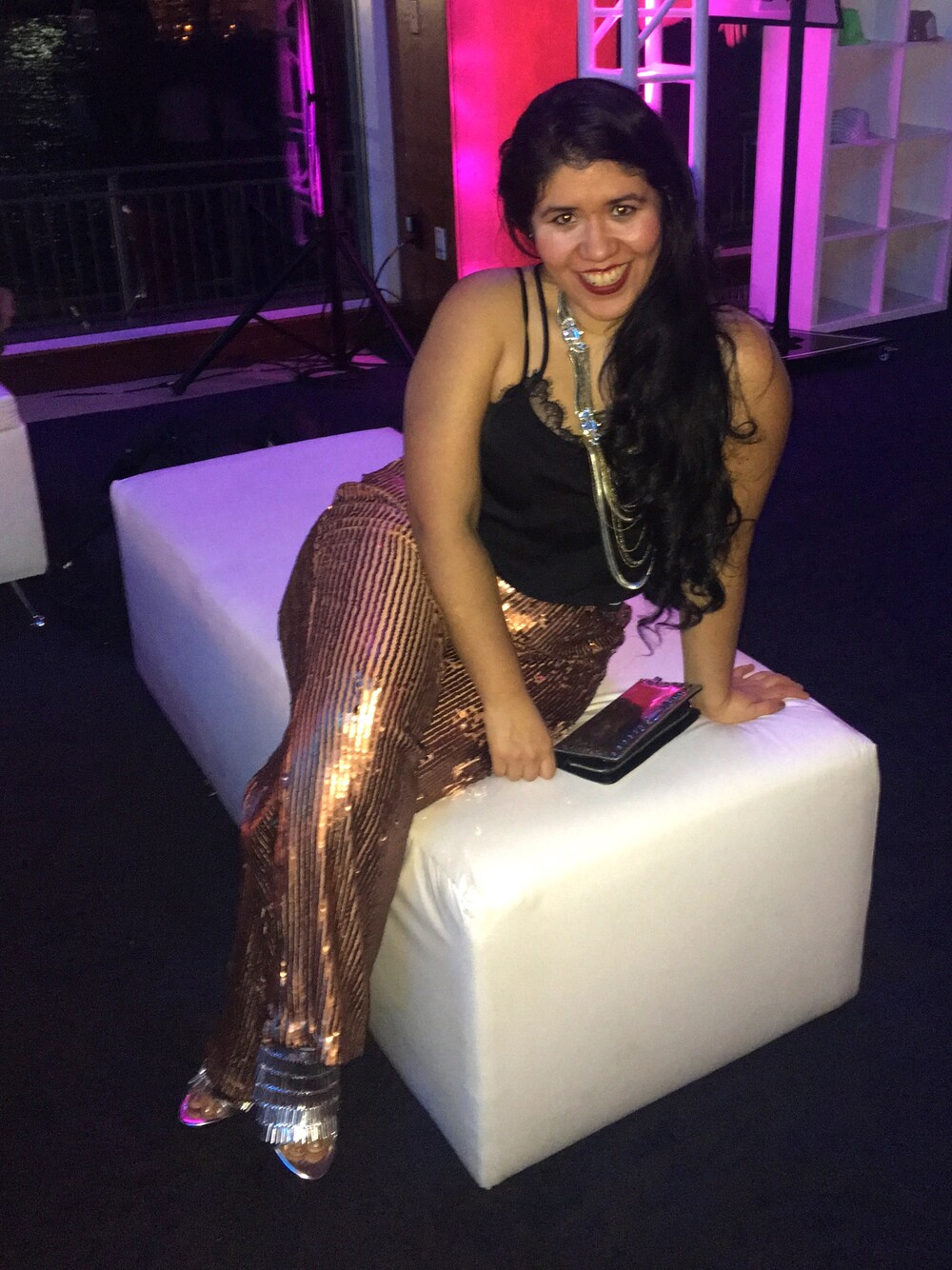 「partylooks、sequins、shine、headtotoesparkle、sparkle」｜「Calvin Kleinのアイテム（サンダル、シルバー系）」を使った、Chrisさん（レディース・157cm）の冬コーディネートの1枚目の写真