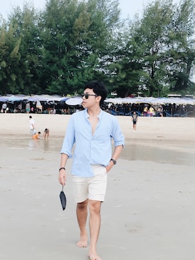 「cherchonsのアイテム（シャツ/ブラウス、ブルー系）」を使った、Chanon Pakginnonさん（メンズ）の夏コーディネート