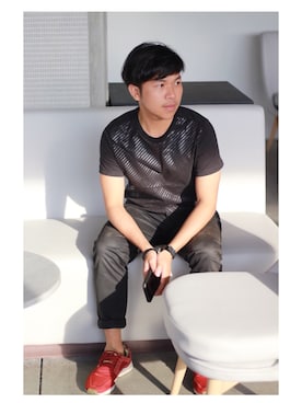 「adidas（アディダス）のアイテム（スニーカー、レッド系）」を使った、Chanon Pakginnonさん（メンズ）の夏コーディネート