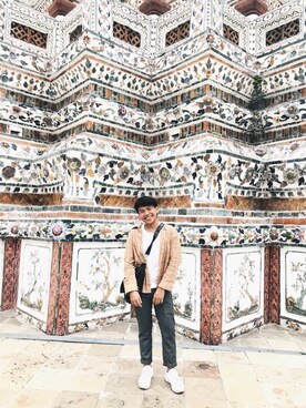 「rapapoloのアイテム（ポロシャツ、ベージュ系）」を使った、Chanon Pakginnonさん（メンズ）の夏コーディネート