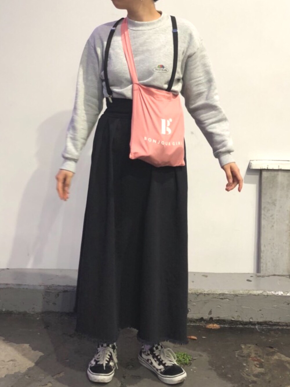 「FRUIT OF THE LOOM、used、mystic、skirt、bonjour records、VANS」｜「mysticのチノタックロングスカート（スカート、ブラック系）」を使った、Kaedeさん（レディース・155cm）の春コーディネートの1枚目の写真