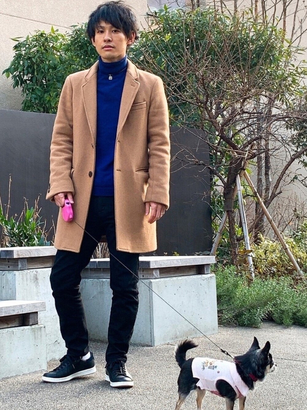 「シンプル、春コーデ、カジュアルコーデ、おしゃれさんと繋がりたい、低身長コーデ、きれいめカジュアル、スニーカー、30代、オトナカジュアル、スキニーデニム」｜「CHROME HEARTSのアイテム（ネックレス、シルバー系）」を使った、ゆっきーさん（メンズ・165cm）の冬コーディネートの1枚目の写真