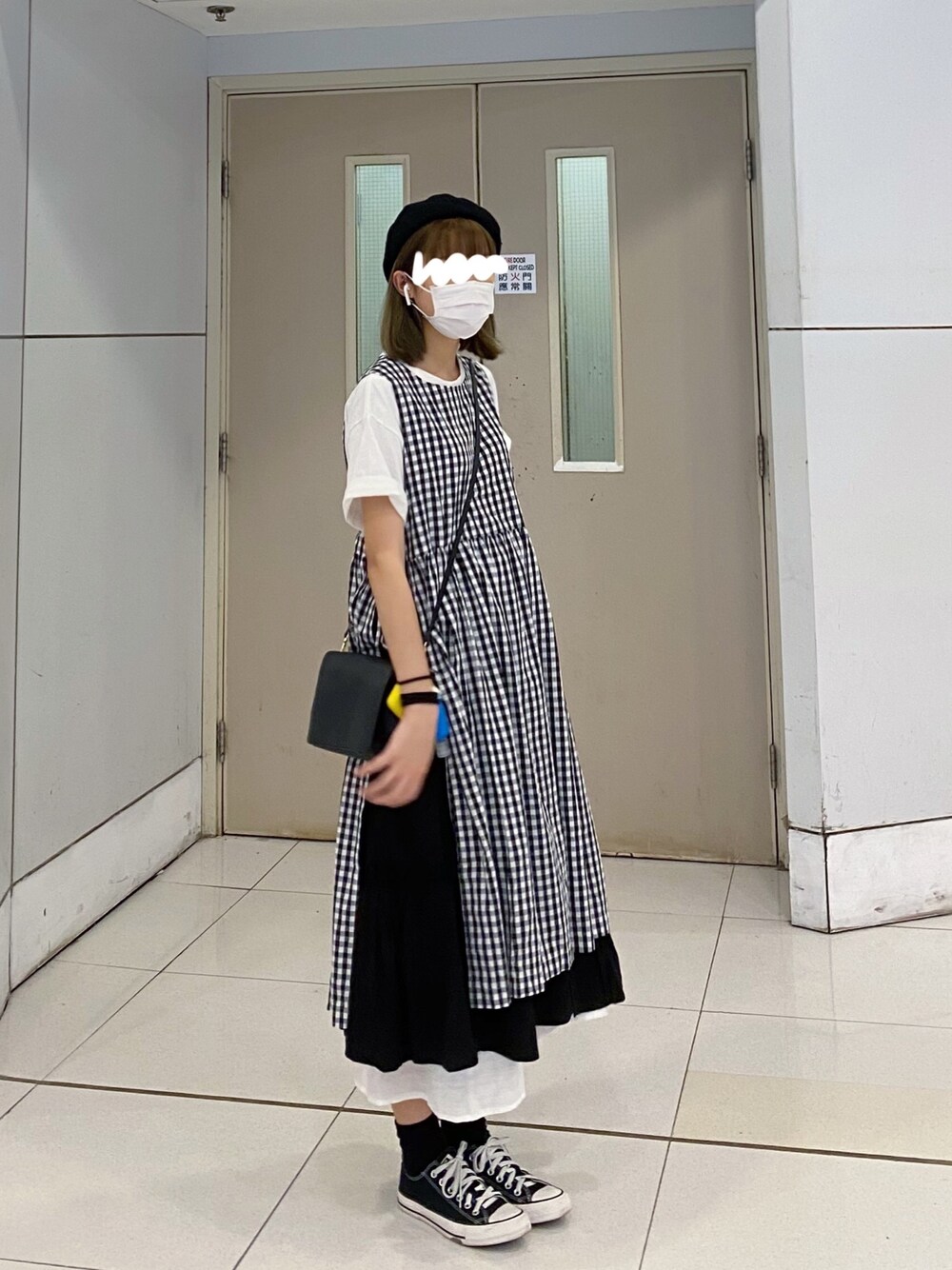 「ootd、夏、日系極簡」｜「CONVERSEのアイテム（シューズ、ブラック系）」を使った、c_.htさん（レディース・165cm）の春コーディネートの1枚目の写真