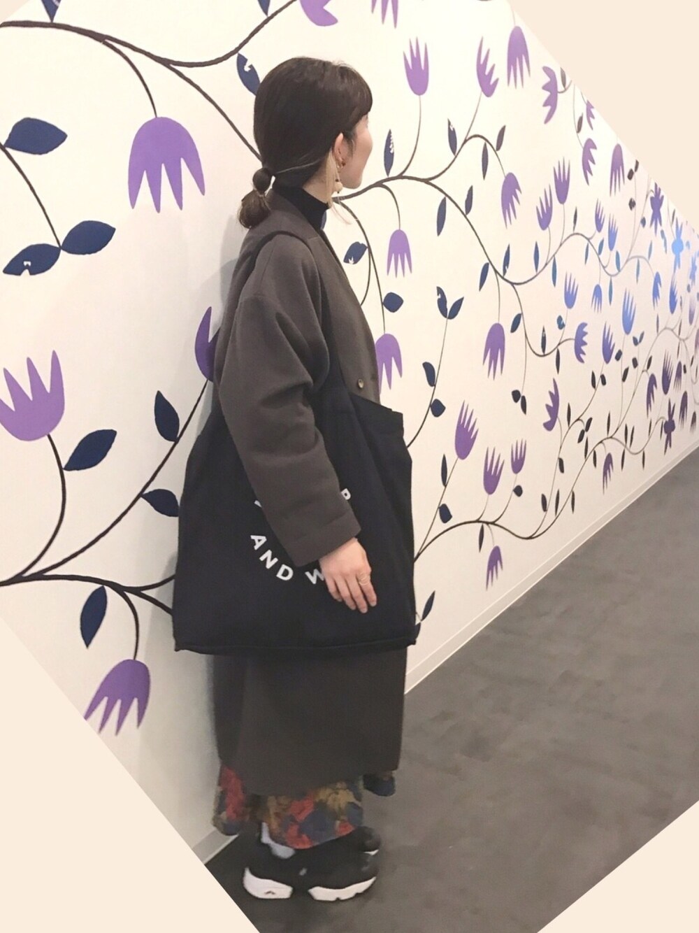 「休日スタイル、スカート、ビッグシルエット、高身長女子、おでかけ、リーボックラブ」｜「Bshopのアイテム（トートバッグ、ブラック系）」を使った、meyfanさん（レディース・165cm）の春コーディネートの1枚目の写真