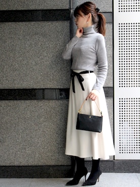 「WHITE（ホワイト）のアイテム」を使った、granさん（レディース・155cm）の秋コーディネート