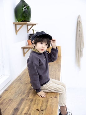 「小熊可可のアイテム（Tシャツ/カットソー、グレー系）」を使った、YiLangさん（キッズ・130cm）の秋コーディネート