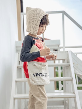 「嘟嘟のアイテム（ニット/セーター、ベージュ系）」を使った、YiLangさん（キッズ・130cm）の秋コーディネート