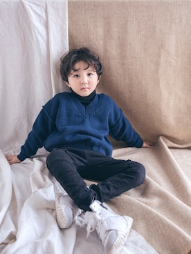 「嘟嘟kidsのアイテム（ニット/セーター、ブルー系）」を使った、YiLangさん（キッズ・130cm）の秋コーディネート