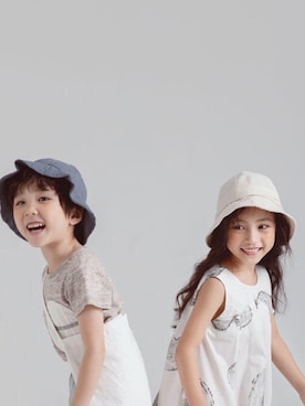 「蚌蚌糖のアイテム（Tシャツ/カットソー、グレー系）」を使った、YiLangさん（キッズ・130cm）の秋コーディネート