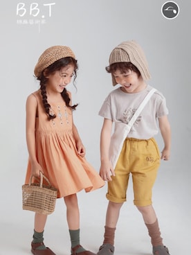 「BBTのアイテム（Tシャツ/カットソー、グレー系）」を使った、YiLangさん（キッズ・130cm）の秋コーディネート