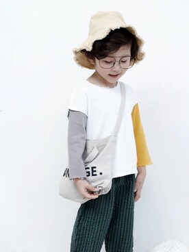 「嘟嘟kidsのアイテム（Tシャツ/カットソー、ホワイト系）」を使った、YiLangさん（キッズ・130cm）の秋コーディネート