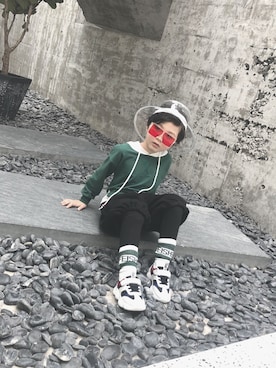 「ZARA（ザラ）のアイテム（パーカー、グリーン系）」を使った、YiLangさん（キッズ・130cm）の冬コーディネート