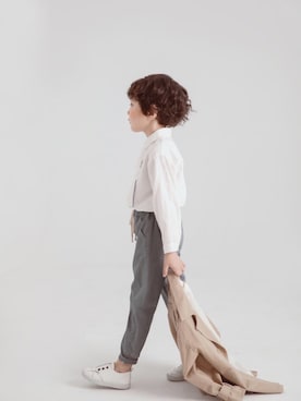 「LinQianのアイテム（シャツ/ブラウス、ホワイト系）」を使った、YiLangさん（キッズ・130cm）の冬コーディネート