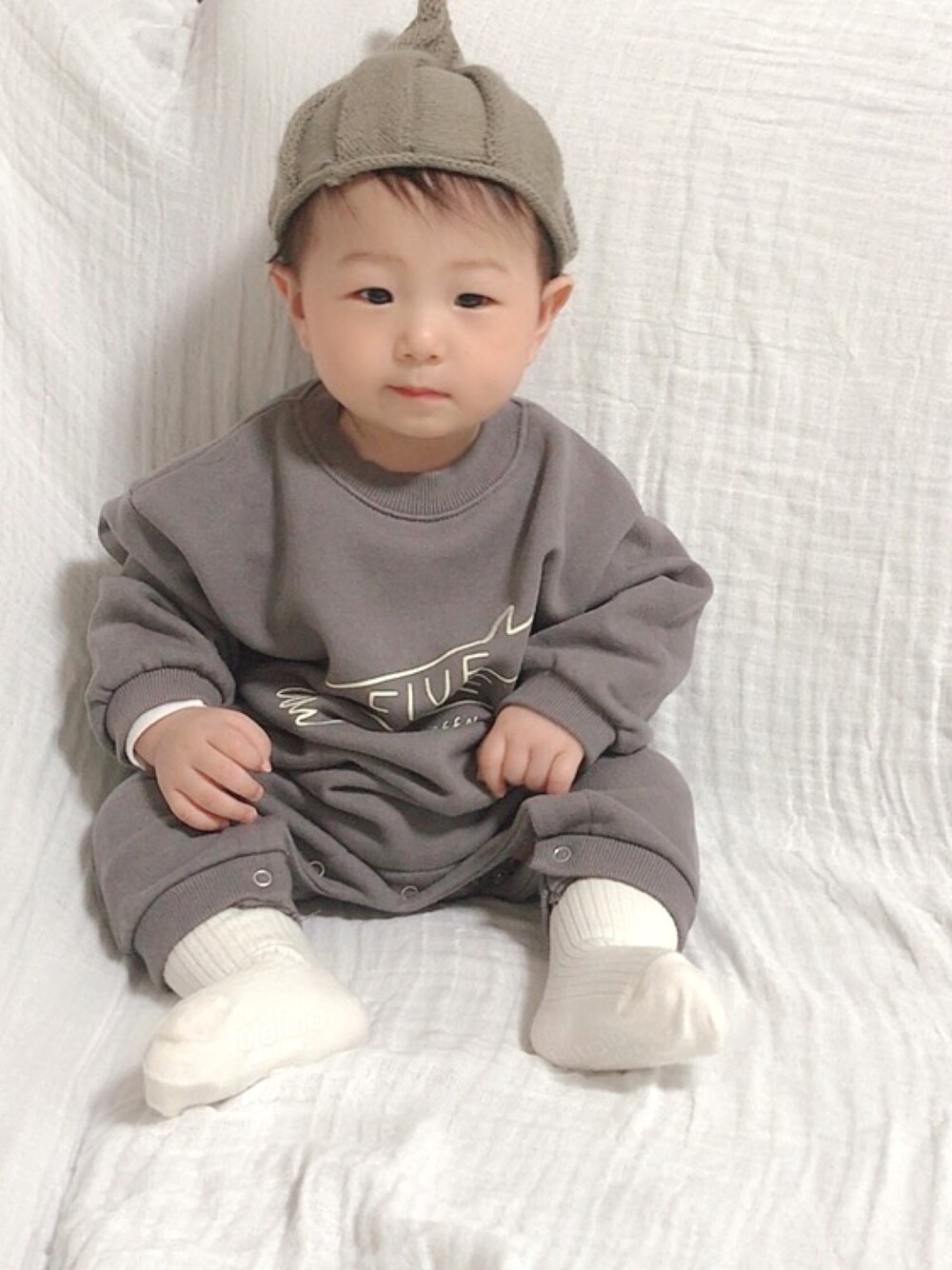 「赤ちゃん、０歳、0歳８ヶ月、おとこのこ」｜「韓国のアイテム（ロンパース、グレー系）」を使った、mi.s.tさん（キッズ・60cm）の春コーディネートの1枚目の写真