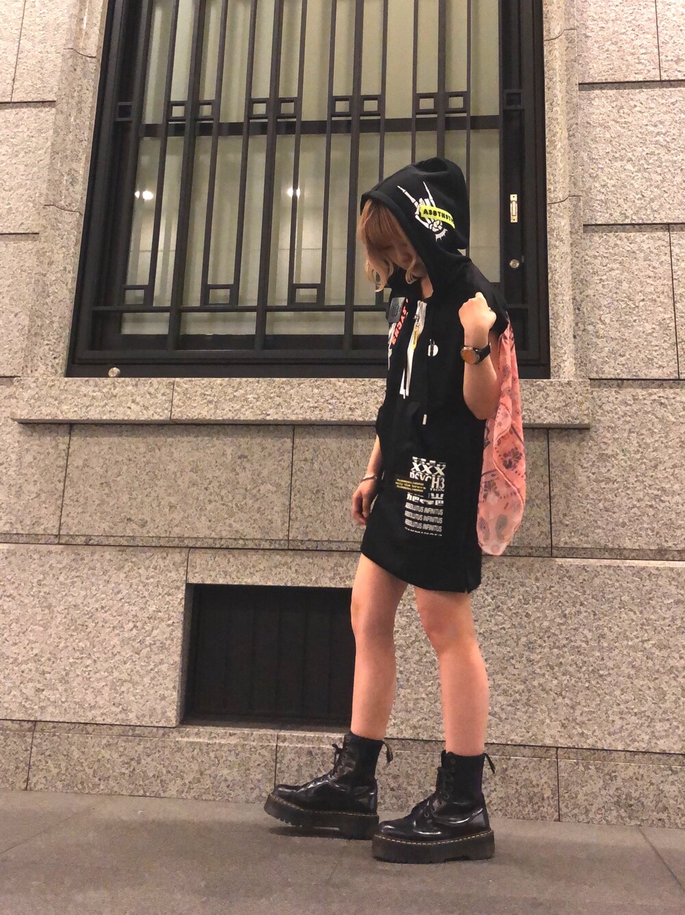 「ブラックコーデ、ワンピース、パーカー、ストリート、ロック、今日のコーデ、お洒落さんとつながりたい、Dr.Martens、ootd、夏」｜「DIESELのレディース ワンピース ノースリーブフードスウェットミニワンピース（ワンピース、ブラック系）」を使った、senaさん（レディース・162cm）の夏コーディネートの1枚目の写真