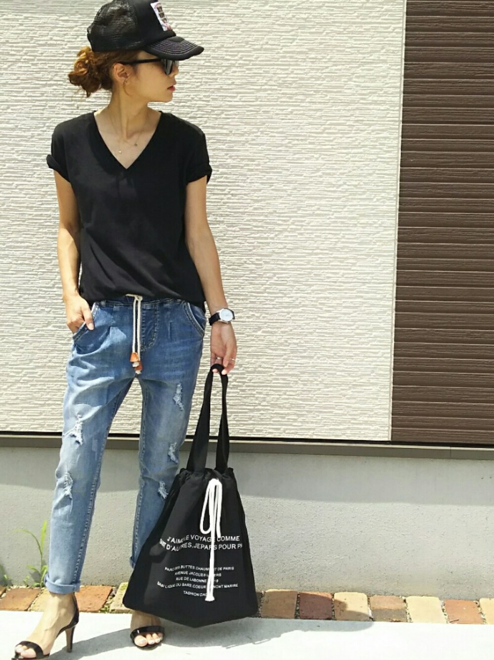 「black、黒、キャップ、GU、オトナカジュアル、シンプル、デニム、ママコーデ、#outfit、ootd」｜「GUのアイテム（Tシャツ/カットソー、ブラック系）」を使った、amoriaさん（レディース・152cm）の夏コーディネートの1枚目の写真