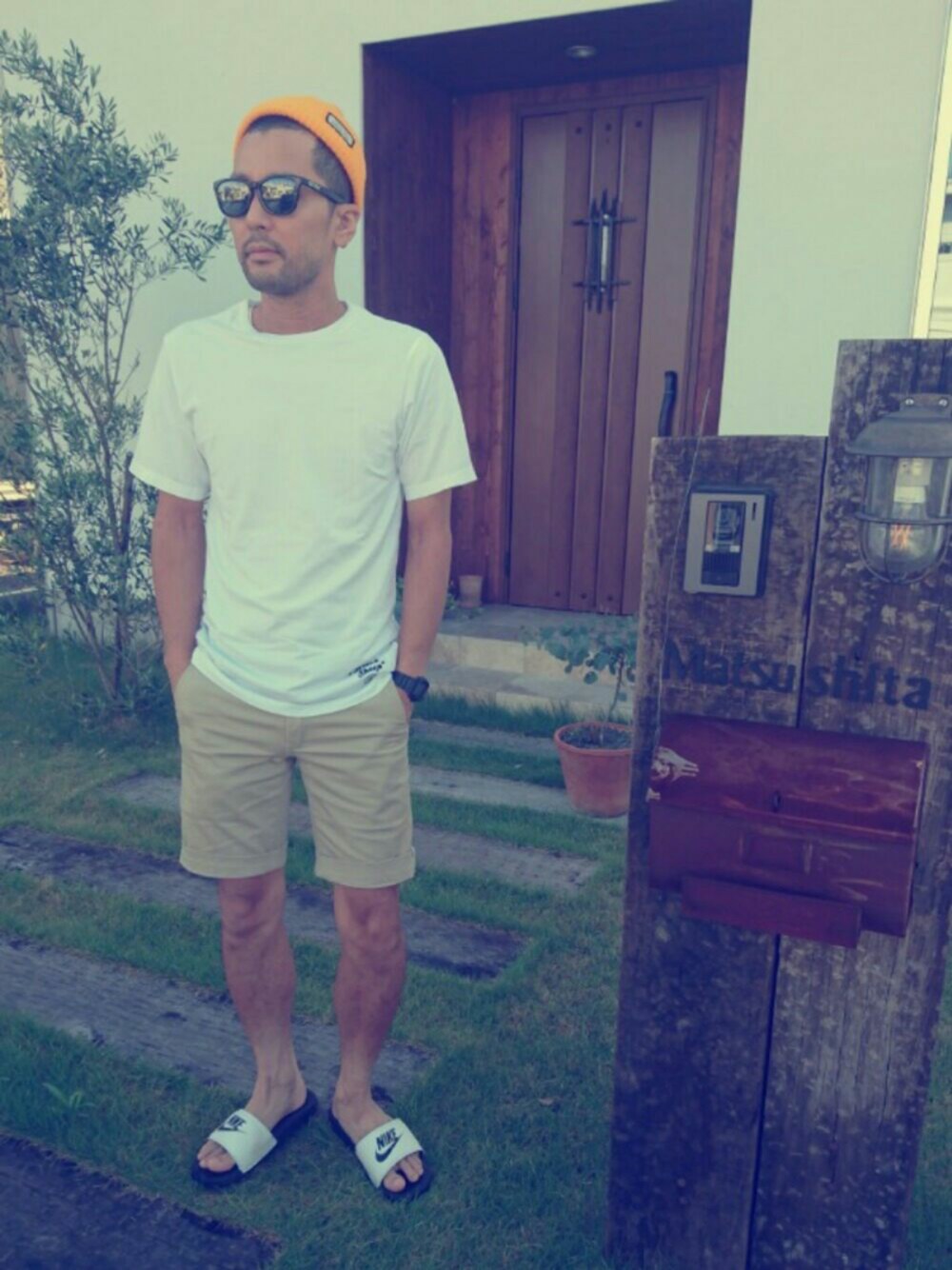 「ショートパンツ、白Tシャツ、サングラス、サンダル、ゆるコーデ、summer、タイトシルエット」｜「OAKLEYのOAKLEY/ オークリー: FROGSKIN ASIAFIT LX / サングラス（サングラス、ブラック系）」を使った、shinyaさん（メンズ・169cm）の夏コーディネートの1枚目の写真