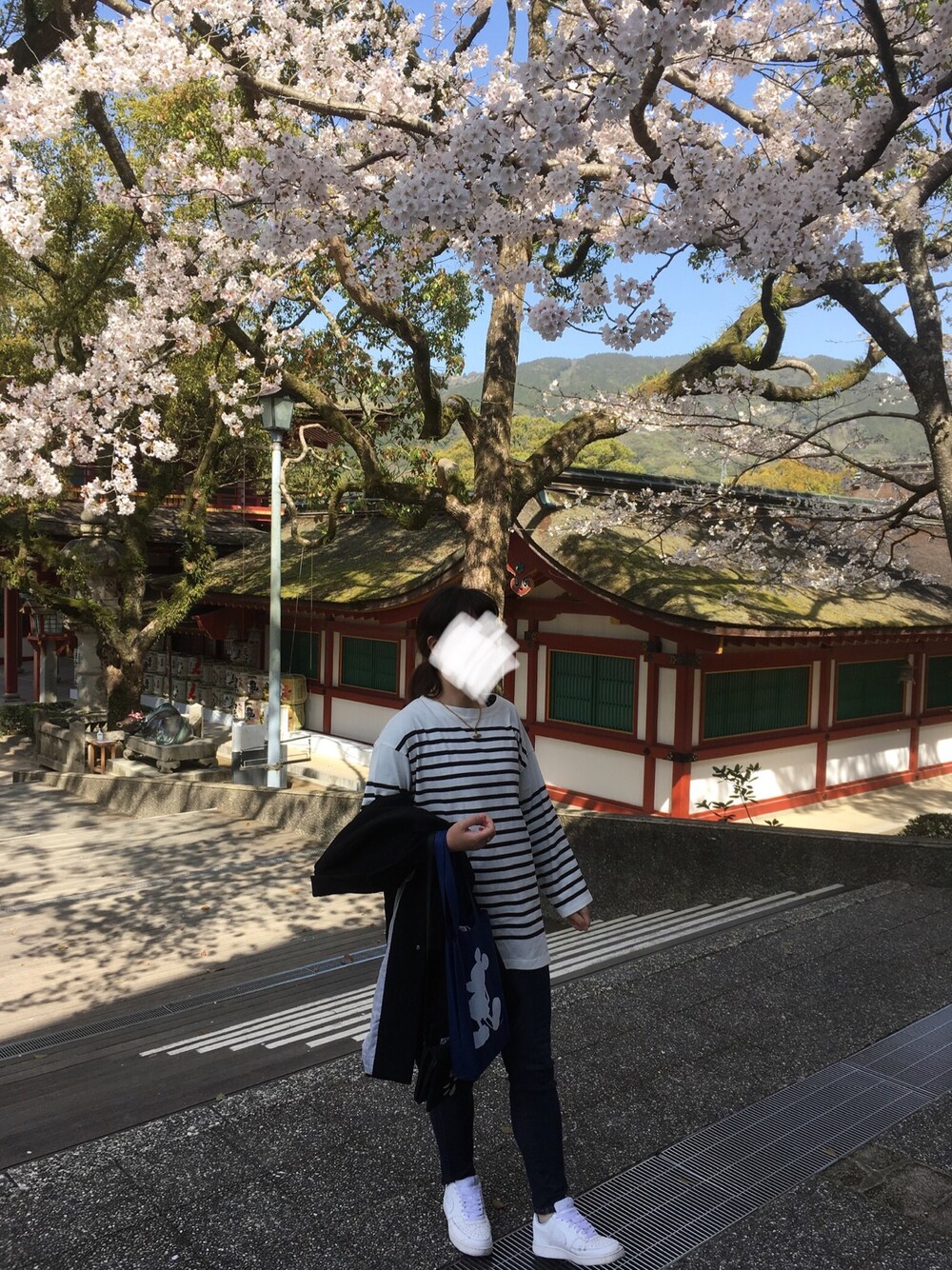 「お花見、ゆったりコーデ、ボーター、景色キレイすぎ✨、着まわし、セットアップに挑戦しよう」｜「Vivienne Westwoodのアイテム（ネックレス、ゴールド系）」を使った、リーナ・ベル♥さん（レディース・167cm）の春コーディネートの1枚目の写真