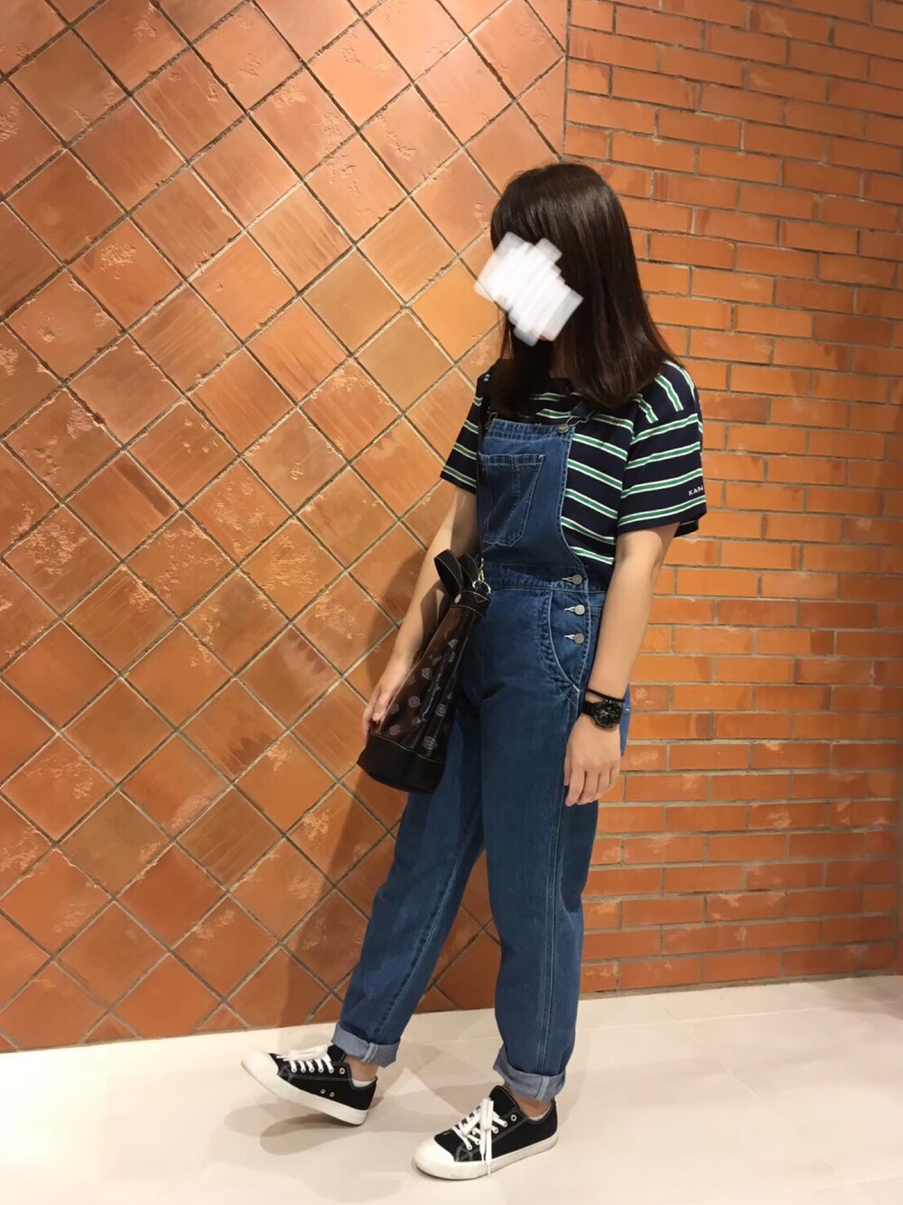 「これが私をアゲる服、綺麗めカジュアル、大人オーバーオール、お洒落さんとつながりたい、ファッション、夏コーデ、シンプル、ボーダートップス、デニムコーデ」｜「Leeのアイテム（Tシャツ/カットソー、グリーン系）」を使った、リーナ・ベル♥さん（レディース・167cm）の春コーディネートの1枚目の写真