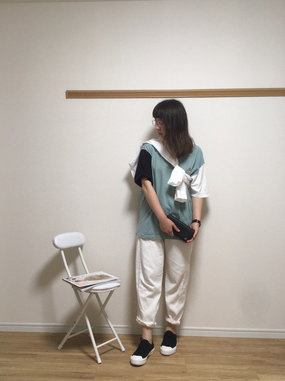 「差し色、着まわしんご♡、シャツ巻き、ホワイト、カジュアル、夏コーデ、UNIQLO」｜「UNIQLOのアイテム（シャツ/ブラウス、ホワイト系）」を使った、リーナ・ベル♥さん（レディース・167cm）の夏コーディネートの1枚目の写真