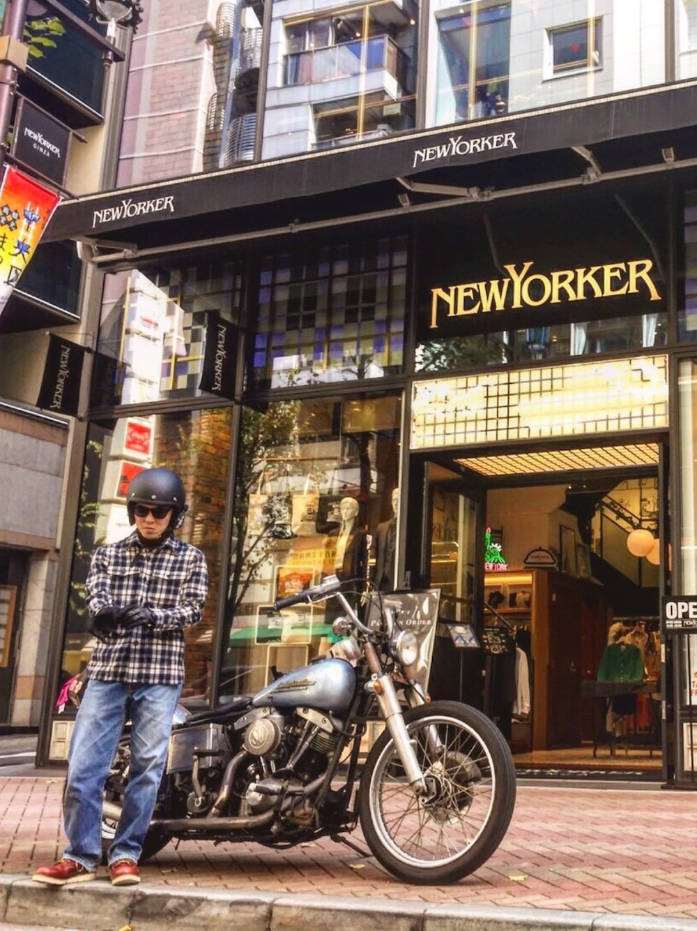 「銀座、チェックシャツ、秋冬コーデ」｜「OAKLEYのFLOGSKIN POLISHED BLACK（その他、ブラック系）」を使った、kotaさん（メンズ・165cm）の秋コーディネートの1枚目の写真