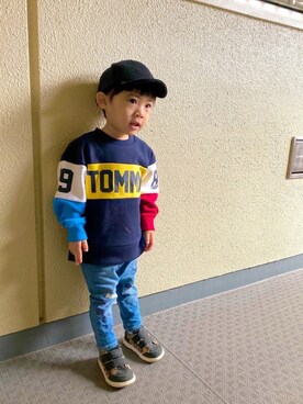 「TOMMY HILFIGER（トミーヒルフィガー）のアイテム（スウェット）」を使った、yuyuさん（キッズ・80cm）の秋コーディネート