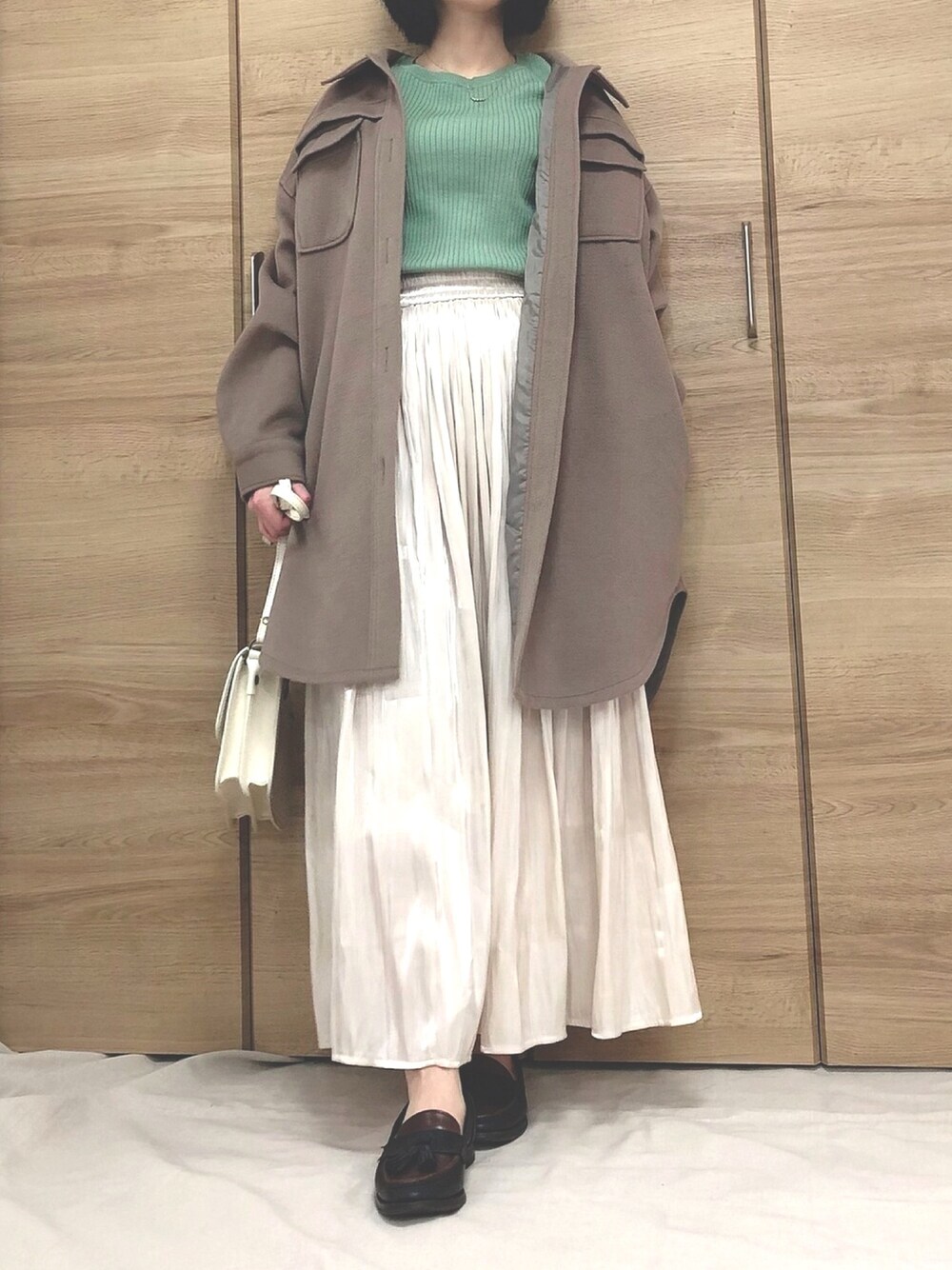 「小柄、148cm、148cmコーデ、U150、イエベ秋、骨格診断ウェーブ、プチプラコーデ」｜「VISのフェードアウトシャイニースカート（スカート、ホワイト系）」を使った、Shinoさん（レディース・148cm）の春コーディネートの1枚目の写真