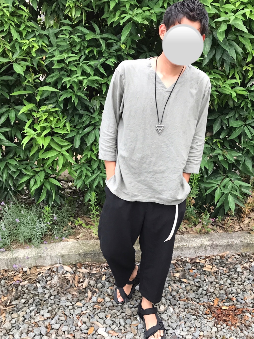 「ラフ、休日スタイル、summer」｜「MONO-MARTのワイドパンツ テーパードスラックス withドローコード/ウエストギャザー（スラックス、ブラック系）」を使った、ズッキーさん（メンズ・175cm）の夏コーディネートの1枚目の写真