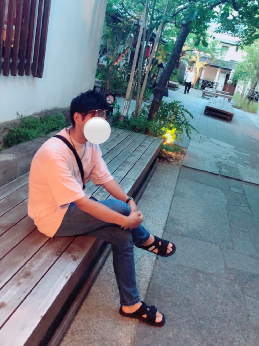 「夏コーデ、休日スタイル、ラフ、カジュアル、サンダル、デニム、おしゃれさんと繋がりたい、スキニーデニム、Tシャツ、暑い」｜「SENSE OF PLACE by URBAN RESEARCHのピグメントポケTシャツ(5分袖)（Tシャツ/カットソー、ピンク系）」を使った、ズッキーさん（メンズ・175cm）の夏コーディネートの1枚目の写真