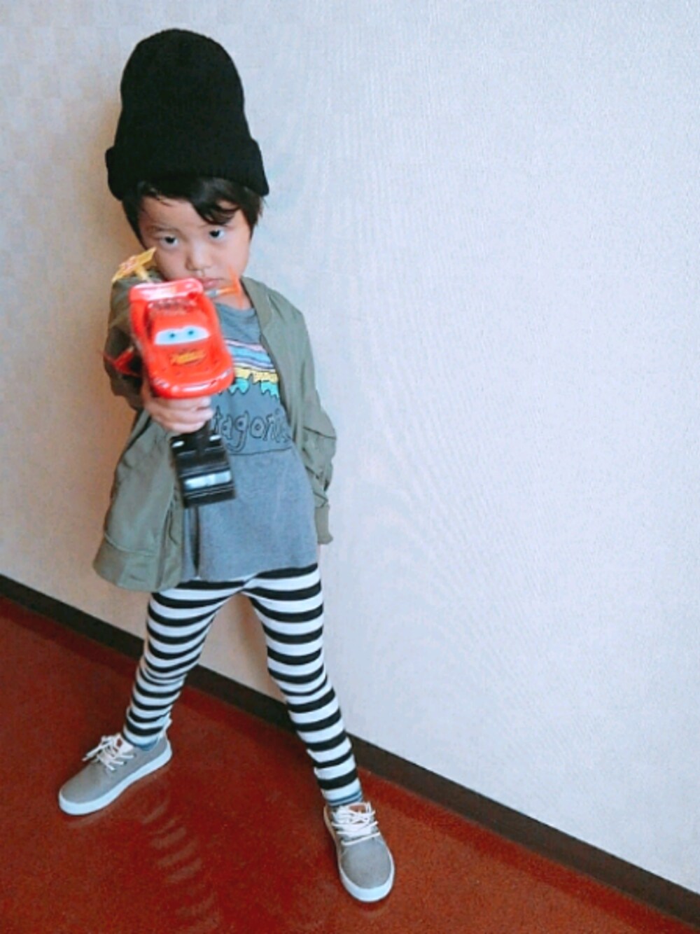 「パンツスタイル、カーズ、パタゴニア、キッスコーデ、アキコーデ」｜「UNIQLOのアイテム（パンツ、ホワイト系）」を使った、koanoaさん（メンズ・110cm）の秋コーディネートの1枚目の写真