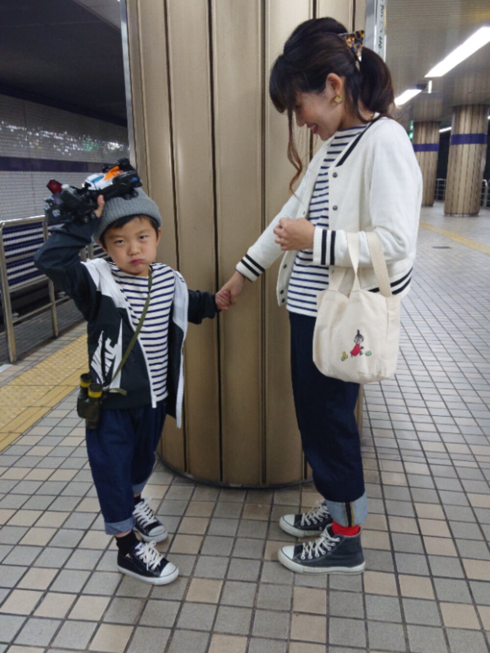 「ルパパト、リンクコーデ、ママ＆息子、春コーデ、おしゃれさんと繋がりたい、デニムパンツ」｜「韓国子供服 bisque のアイテム（デニムパンツ、ブルー系）」を使った、koanoaさん（メンズ・110cm）の春コーディネートの1枚目の写真