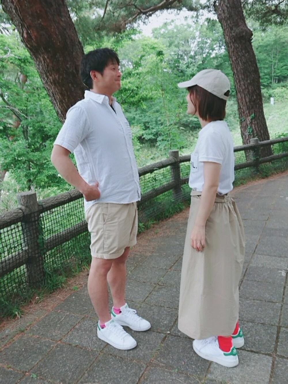 「多摩動物公園、夫婦、休日スタイル、シンプルコーデ、夏コーデ、リンクコーデ」｜「MHL.のPRINTED JERSEY（Tシャツ/カットソー、ホワイト系）」を使った、koanoaさん（メンズ・120cm）の春コーディネートの1枚目の写真