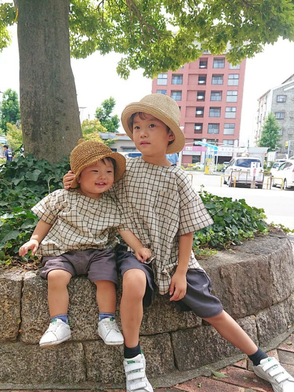 「大阪、夏コーデ、リンクコーデ、おしゃれさんと繋がりたい、兄弟コーディネート、韓国子供服」｜「韓国子ども服 dyhのアイテム（その他、グレー系）」を使った、koanoaさん（メンズ・120cm）の夏コーディネートの1枚目の写真