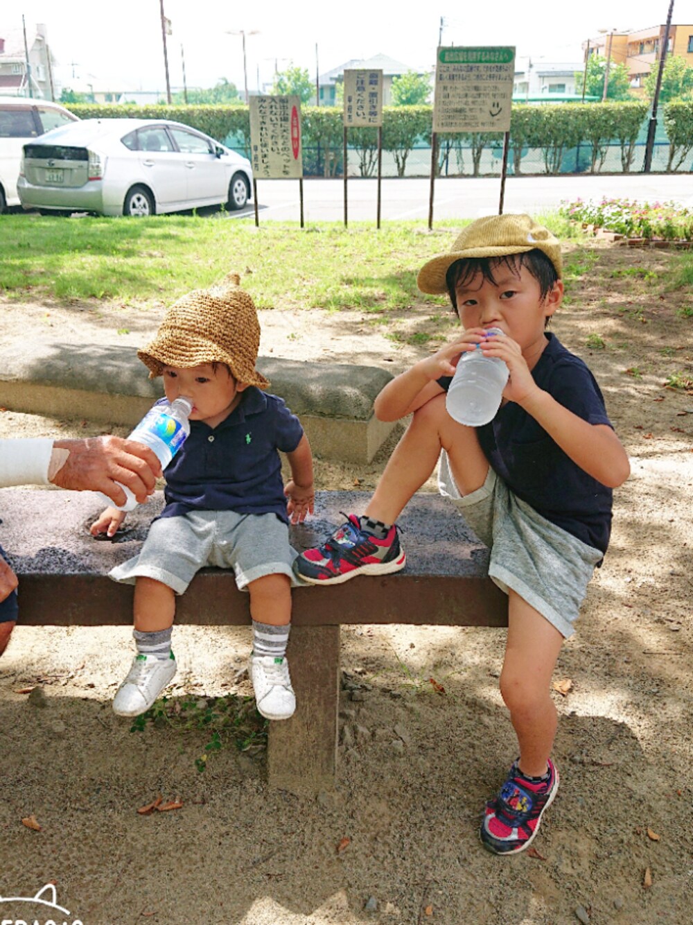 「プチプラ、兄弟コーディネート、きょうだい、リンクコーデ、5歳、1歳」｜「GLOBAL WORKの【キッズ】カットショーツ【吸水速乾】/828097（その他パンツ、グレー系）」を使った、koanoaさん（メンズ・120cm）の秋コーディネートの1枚目の写真