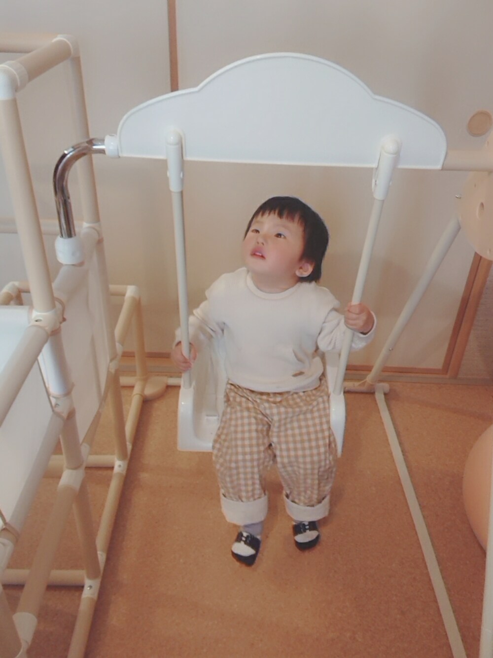 「ブラウン色に染まれ、1歳、１歳８ヶ月、男の子、男の子コーデ」｜「しまむらのアイテム（トップス、ベージュ系）」を使った、koanoaさん（メンズ・120cm）の冬コーディネートの1枚目の写真