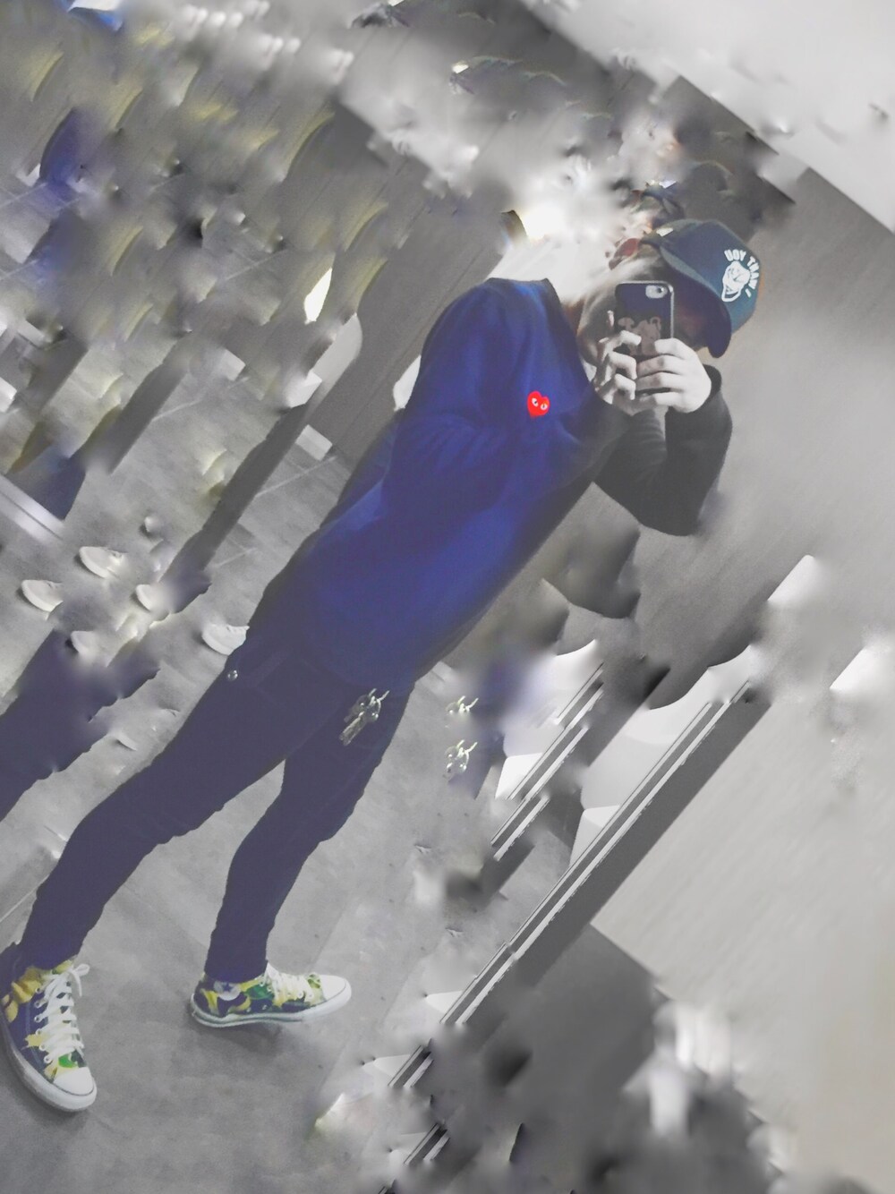 「NEWERA、COMME des GARCONS、UNIQLO、converse、カモフラ、トイレから失礼しやす、wow」｜「CONVERSEのアイテム（スニーカー、グリーン系）」を使った、DoNG6さん（メンズ・163cm）の春コーディネートの1枚目の写真