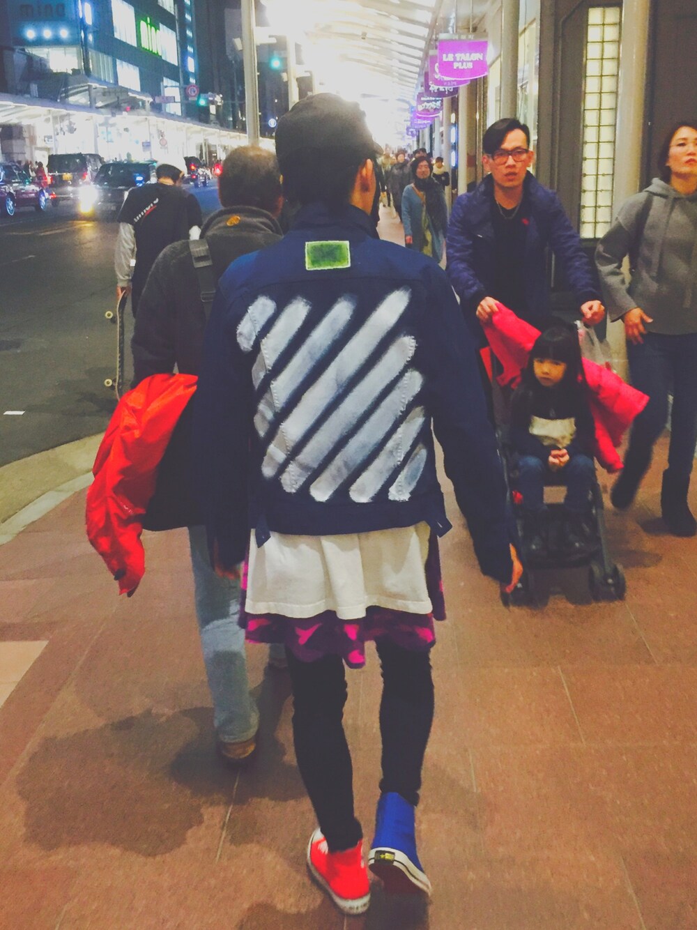 「Painting、drawing、converse、abathingape、off white、denim、Levi's」｜「A BATHING APEのアイテム（ワンピース、パープル系）」を使った、DoNG6さん（メンズ・163cm）の秋コーディネートの1枚目の写真
