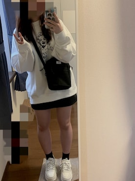 「moi tytto（モイテュット）のメッシュサコッシュバッグ（ショルダーバッグ、ブラック系）」を使った、nne☺︎︎さん（レディース・160cm）の秋コーディネート
