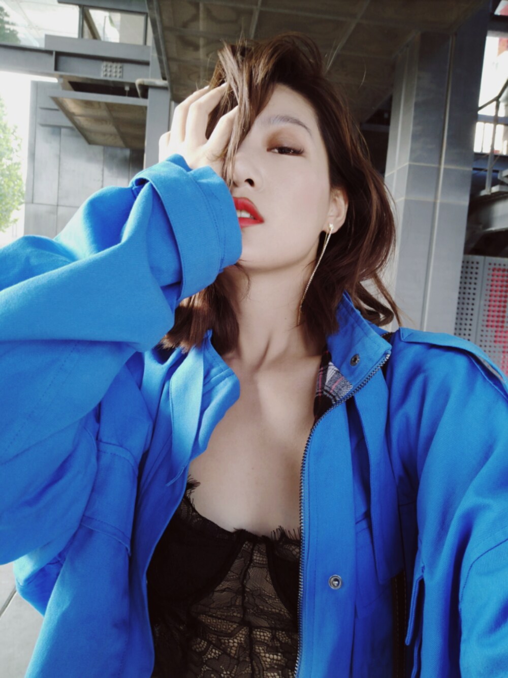 「Bershkaのアイテム（キャミソール、ブラック系）」を使った、Sabrina小帆姐さん（レディース・170cm）の秋コーディネートの1枚目の写真