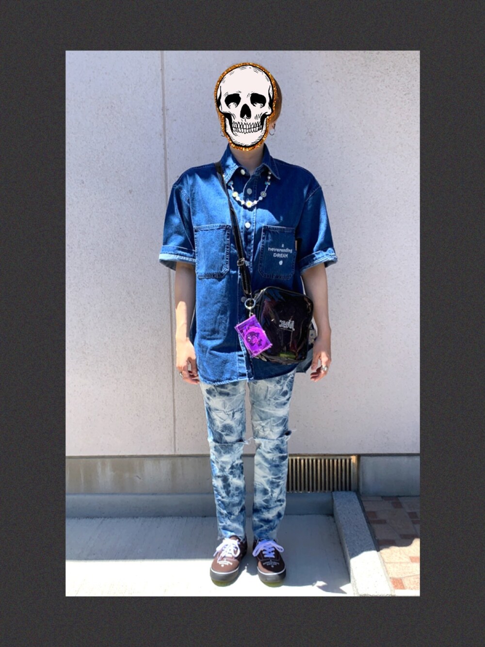 「ootd、休日スタイル、ゆるコーデ、デニム、デニムシャツ、STUDIOSEVEN、GU×STUDIOSEVEN、茶色、ダメージデニムパンツ、オーボーサイズ」｜「GUのアイテム（スニーカー、ブラウン系）」を使った、SKNYさん（レディース・158cm）の夏コーディネートの1枚目の写真