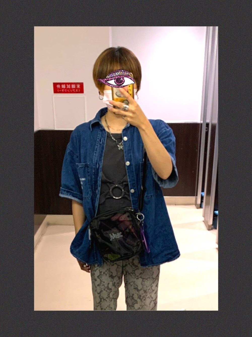 「ootd、大人カジュアル、パンツスタイル、休日スタイル、アニマル、デニムシャツ、Tシャツ、厚底シューズ、ゆるコーデ、クリアバッグ」｜「GUのアイテム（パンツ、ホワイト系）」を使った、SKNYさん（レディース・158cm）の夏コーディネートの1枚目の写真