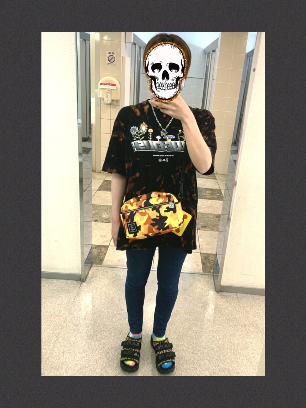 「ootd、休日スタイル、Tシャツ、UT、リメイク、厚底サンダル、ひょう柄、スキニーデニム、UNIQLO、ラクチンコーデ」｜「FILAの【WEB限定】FILA/フィラ　アウトドアサンダル(アニマルプリント/フラットサンダル)（サンダル、ブラック系）」を使った、SKNYさん（レディース・158cm）の夏コーディネートの1枚目の写真