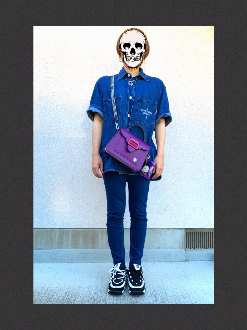 「ootd、秋のコーデ、シンプル、デニム、オーバーサイズ、デニムシャツ、メンズライク、ストリート、ラブアンドピース2020、カジュアル」｜「FILAのFILA フィラ FILA BARRICADEXT 97 LOW F04820014 BLK/WHT/FRED（スニーカー、ブラック系）」を使った、SKNYさん（レディース・158cm）の秋コーディネートの1枚目の写真