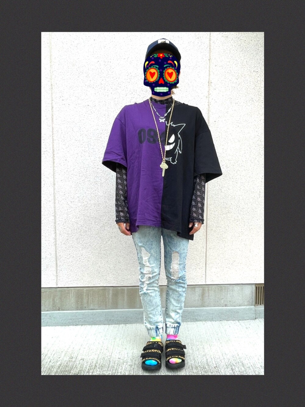 「ootd、ポケモン、ラクチンコーデ、今日のコーデ、休日スタイル、ダメージデニムパンツ、リラックス、Tシャツ、サンダル、厚底サンダル」｜「FILAの【WEB限定】FILA/フィラ　アウトドアサンダル(アニマルプリント/フラットサンダル)（サンダル、ブラック系）」を使った、SKNYさん（レディース・158cm）の春コーディネートの1枚目の写真