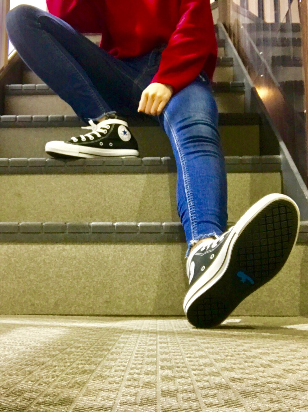 「10円ニット、murua、コンバース オールスター、100th anniversary」｜「CONVERSEのALL STAR 100 COLORS HI/オールスター　100　カラーズ　HI（スニーカー、ブラック系）」を使った、manakiさん（レディース・163cm）の冬コーディネートの1枚目の写真