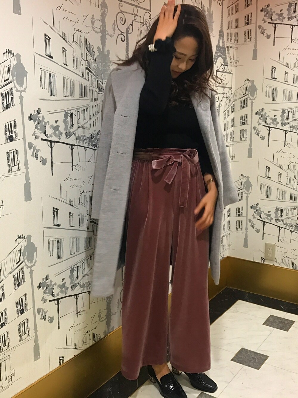 「GU、ベロアパンツ」｜「GUのアイテム（パンツ、ピンク系）」を使った、manakiさん（レディース・163cm）の冬コーディネートの1枚目の写真