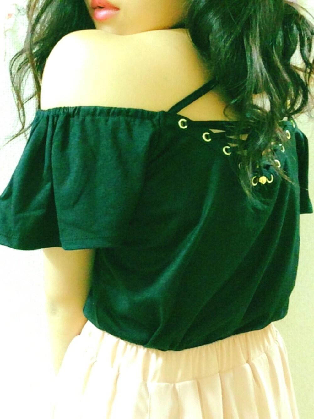 「ドラフトエヴリス、エヴリス(EVRIS)、EVRIS 」｜「EVRISのレースアップオフショルトップス（Tシャツ/カットソー、ブラック系）」を使った、manakiさん（レディース・163cm）の春コーディネートの1枚目の写真